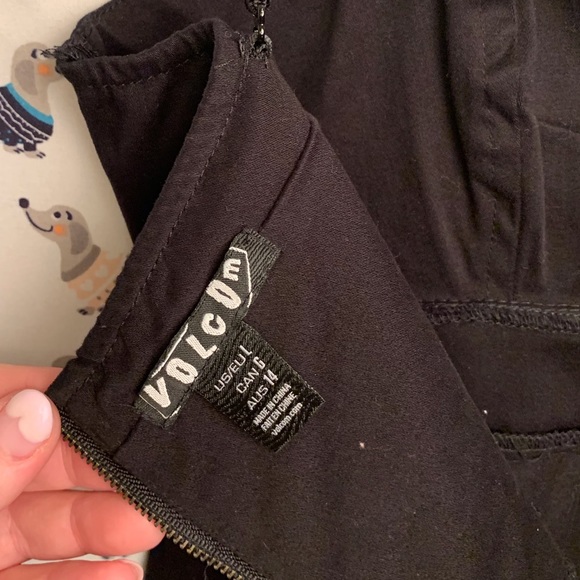 Woman’s Volcom  little black dress - Picture 5 of 8